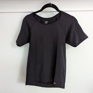 Patagonia women's capilene fitted stretchy ss tee black L large